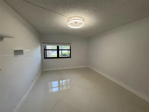 240 Lakeview Drive Weston FL 33326