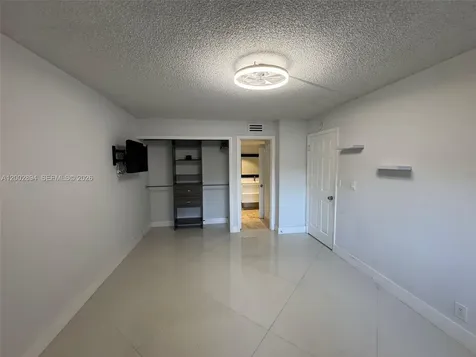 240 Lakeview Drive Weston FL 33326