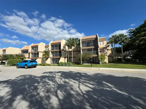 240 Lakeview Drive Weston FL 33326