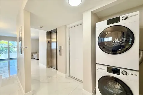 4122 Collins Avenue Miami Beach FL 33140