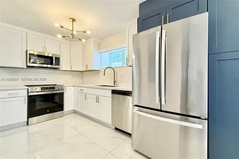 4122 Collins Avenue Miami Beach FL 33140