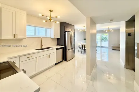 4122 Collins Avenue Miami Beach FL 33140