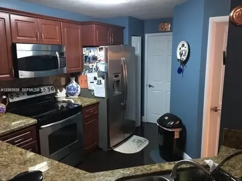 8067 NW 199th Terrace Hialeah FL 33015