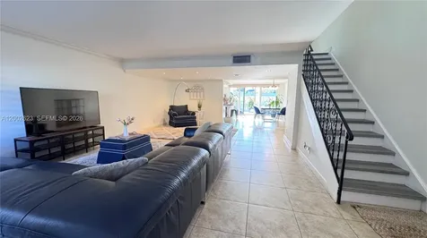 903 NE 27th Avenue Hallandale Beach FL 33009