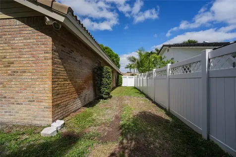 966 NW 114th Avenue Coral Springs FL 33071