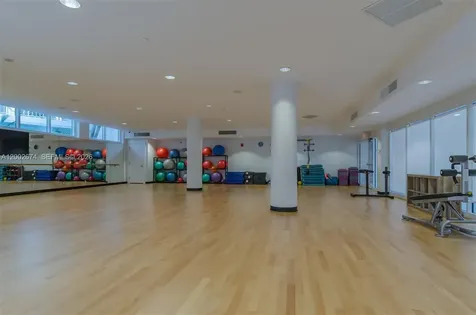 20281 E Country Club Drive Aventura FL 33180