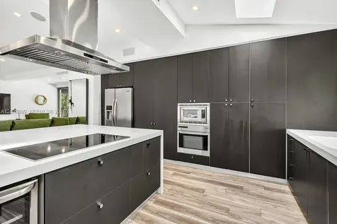 570 NE 52nd Terrace Miami FL 33137