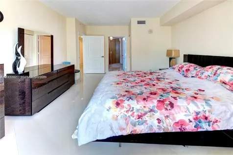17555 Atlantic Boulevard Sunny Isles Beach FL 33160