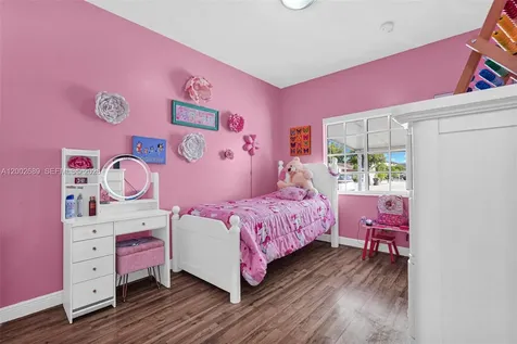 1381 W 30th Street Hialeah FL 33012