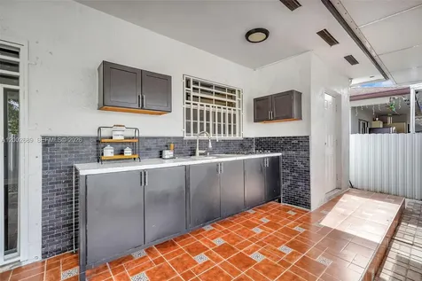 1381 W 30th Street Hialeah FL 33012