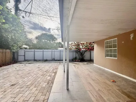 541 E 38th Street Hialeah FL 33013