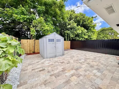 541 E 38th Street Hialeah FL 33013