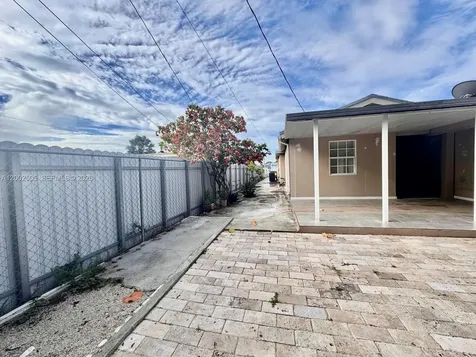 541 E 38th Street Hialeah FL 33013
