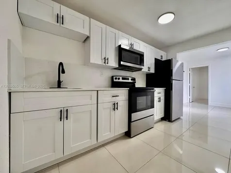 541 E 38th Street Hialeah FL 33013