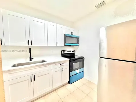 541 E 38th Street Hialeah FL 33013