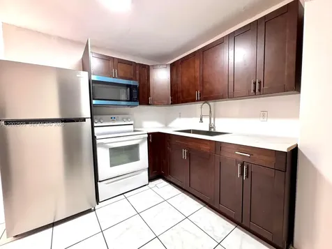 541 E 38th Street Hialeah FL 33013
