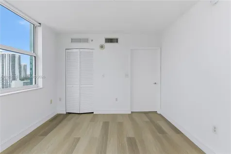 31 SE 5th Street Miami FL 33131