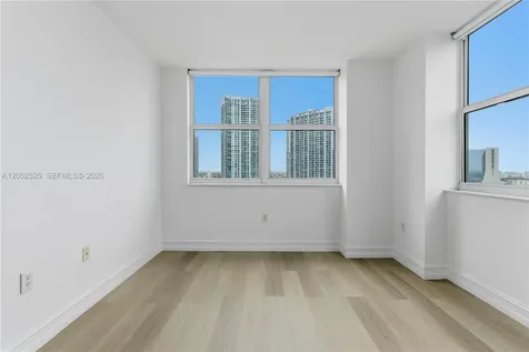 31 SE 5th Street Miami FL 33131