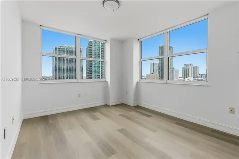 31 SE 5th Street Miami FL 33131
