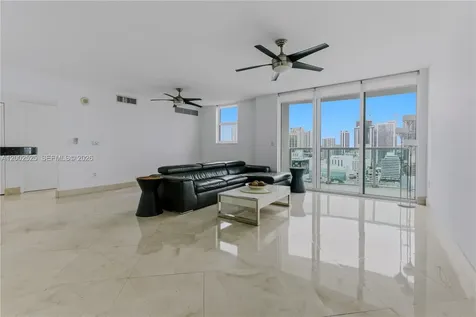 31 SE 5th Street Miami FL 33131