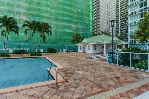 31 SE 5th Street Miami FL 33131