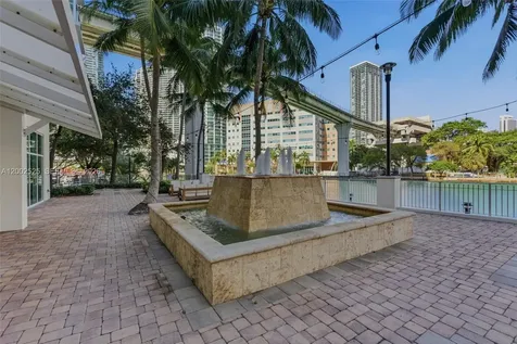 31 SE 5th Street Miami FL 33131