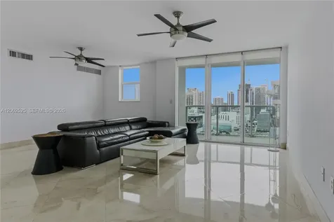 31 SE 5th Street Miami FL 33131
