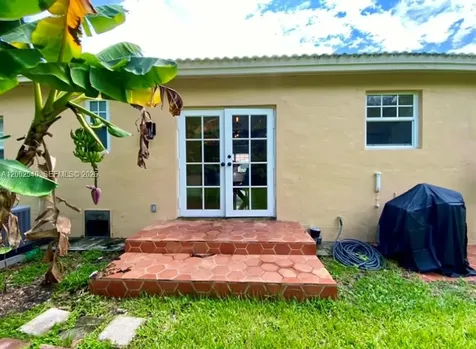 4619 SW 10th Street Miami FL 33134