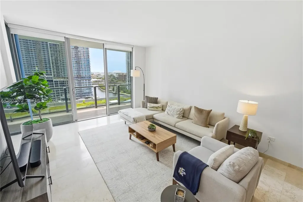 68 SE 6th Street Miami FL 33131