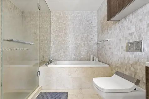 68 SE 6th Street Miami FL 33131