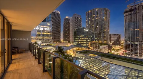 68 SE 6th Street Miami FL 33131