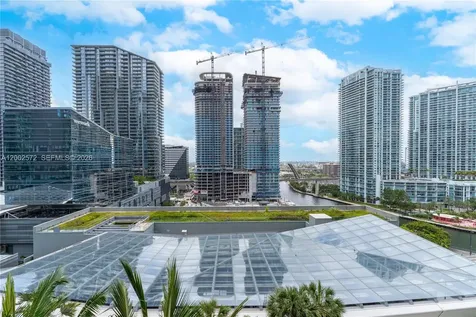 68 SE 6th Street Miami FL 33131