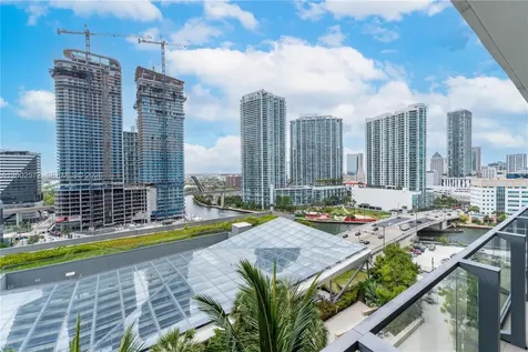 68 SE 6th Street Miami FL 33131