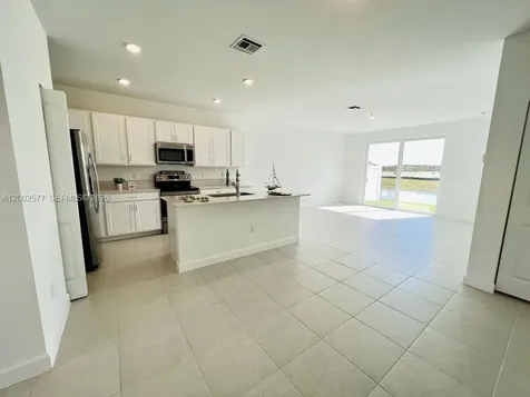 212 SE Woodbark Street Port St. Lucie FL 34984
