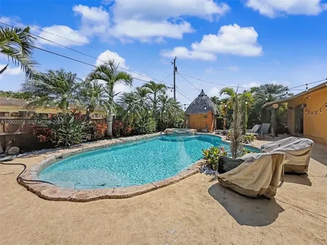 9837 SW 194th Street Cutler Bay FL 33157