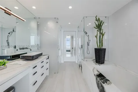 2900 NE 7th Avenue Miami FL 33137