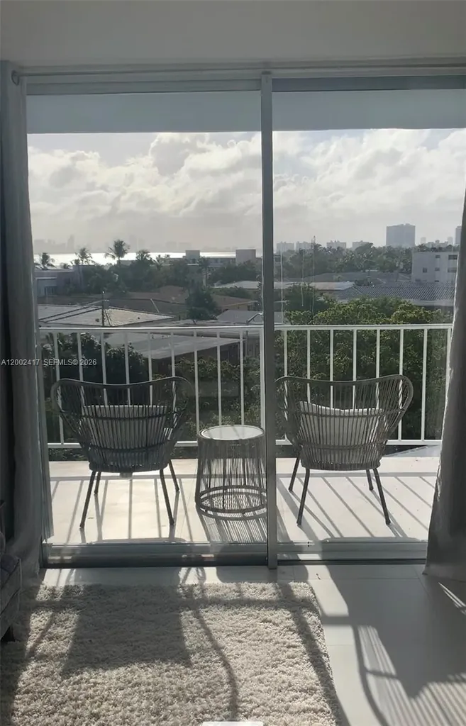 6900 Bay Drive Miami Beach FL 33141