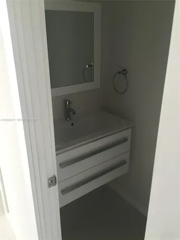 6900 Bay Drive Miami Beach FL 33141