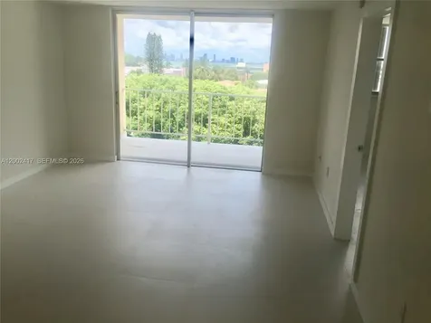 6900 Bay Drive Miami Beach FL 33141