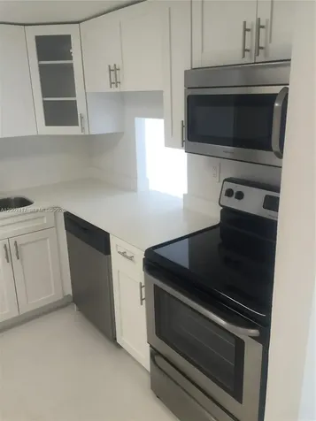 6900 Bay Drive Miami Beach FL 33141