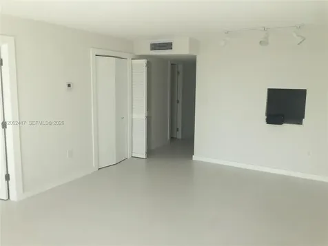 6900 Bay Drive Miami Beach FL 33141