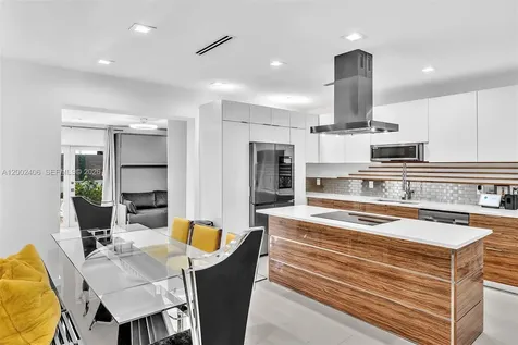 1002 10th Street Miami Beach FL 33139