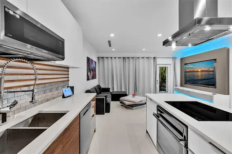 1002 10th Street Miami Beach FL 33139