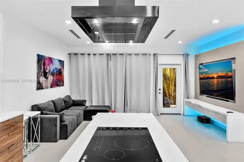 1002 10th Street Miami Beach FL 33139