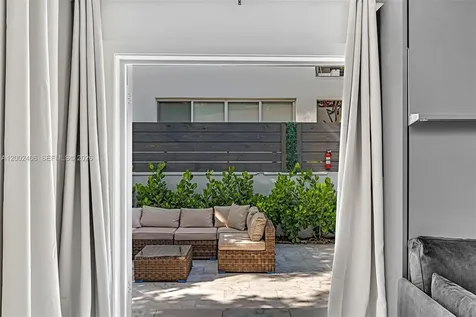 1002 10th Street Miami Beach FL 33139