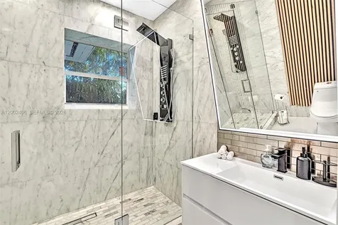 1002 10th Street Miami Beach FL 33139