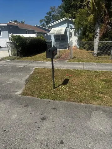 4209 SW 20th Street West Park FL 33023