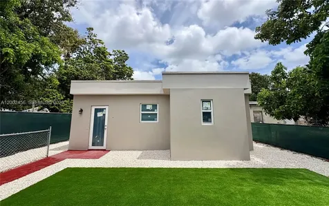 2637 NW 23rd Court Miami FL 33142