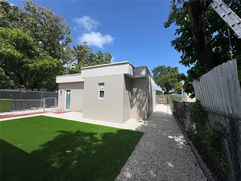 2637 NW 23rd Court Miami FL 33142