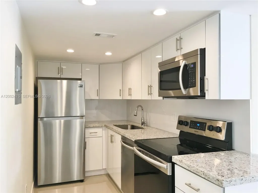 4709 NW 7th Street Miami FL 33126